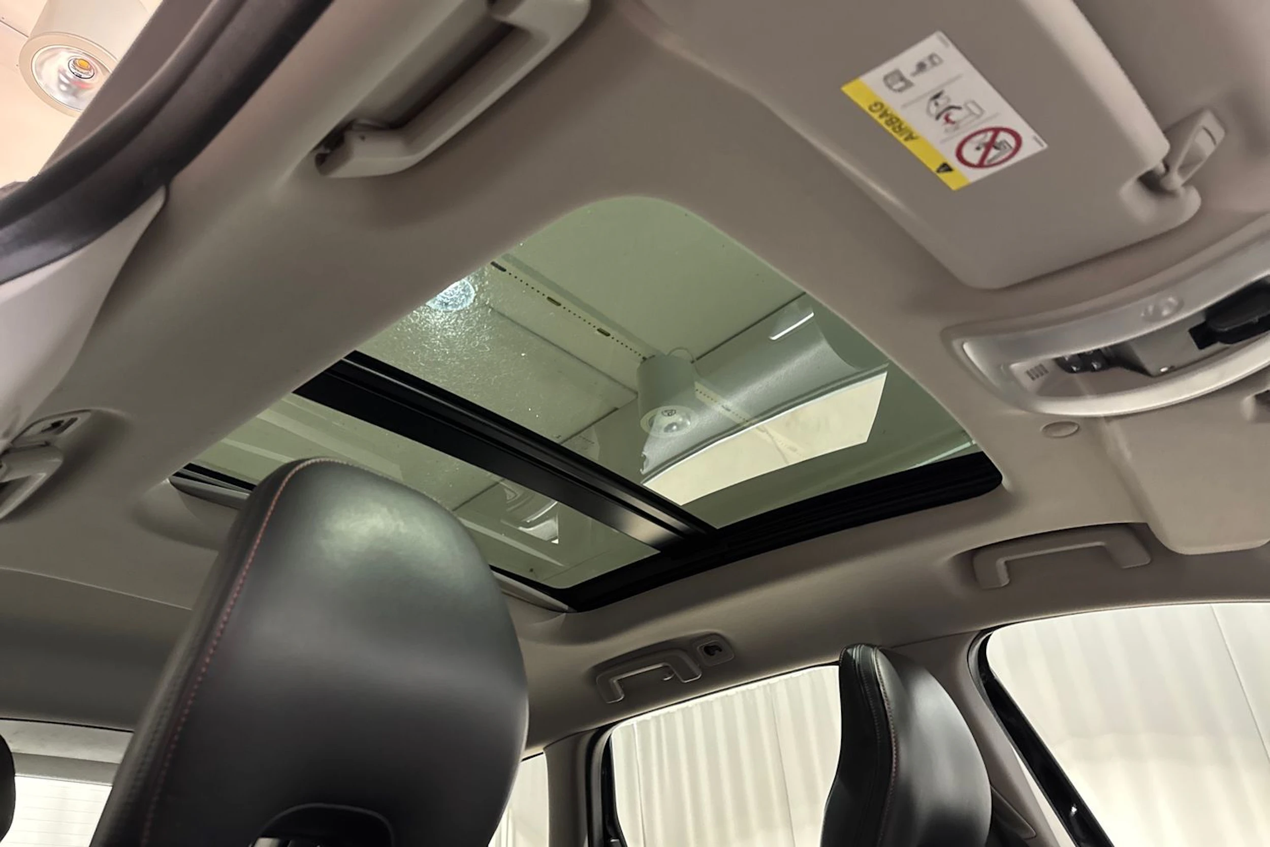 musta Volvo XC60 2017 kuva 15.