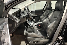 musta Volvo XC60 2017 kuva 16.