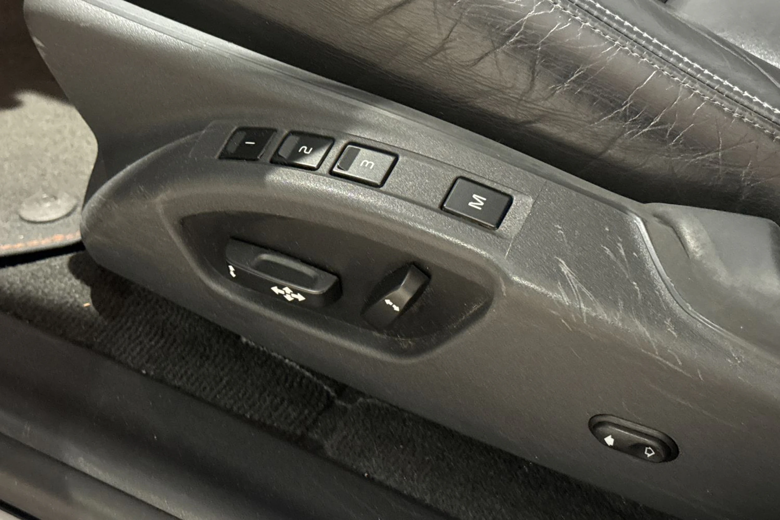 musta Volvo XC60 2017 kuva 17.