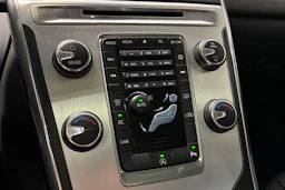 musta Volvo XC60 2017 kuva 24.