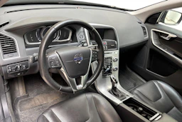 musta Volvo XC60 2017 kuva 8.