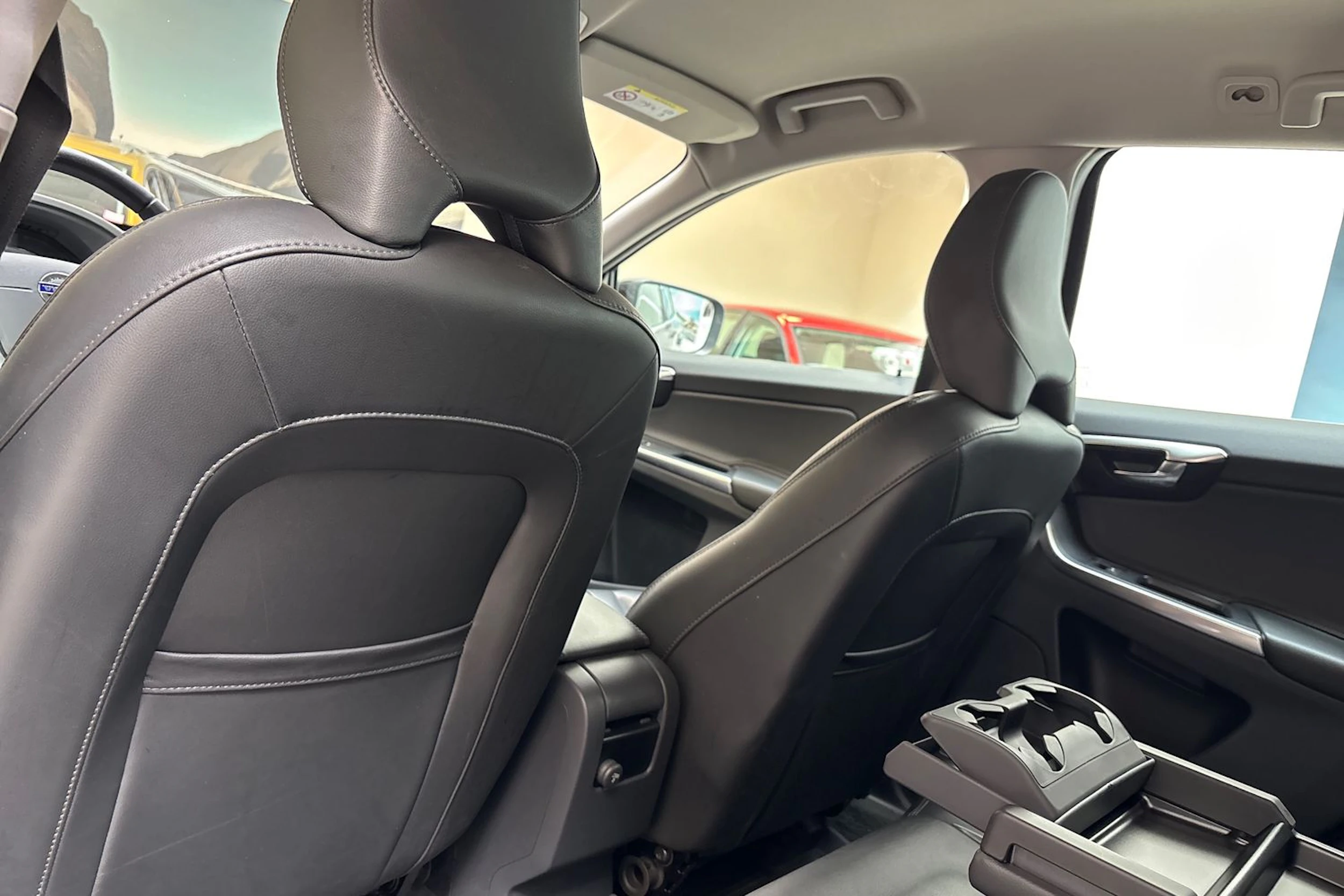 musta Volvo XC60 2017 kuva 17.