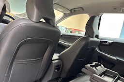 musta Volvo XC60 2017 kuva 17.
