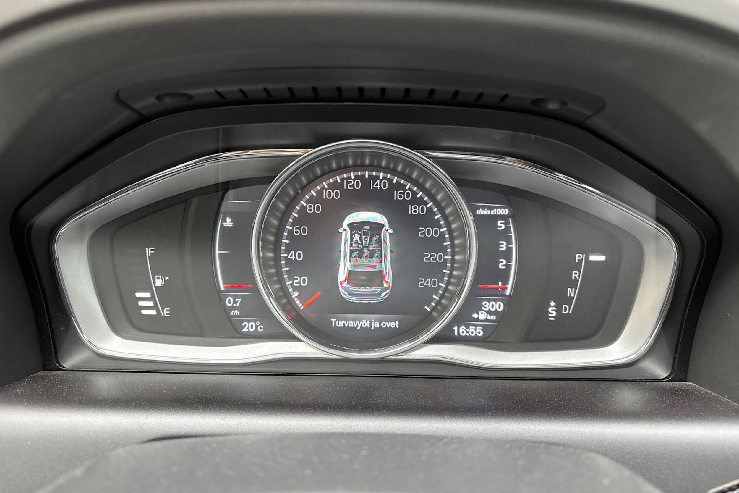 musta Volvo XC60 2017 kuva 21.