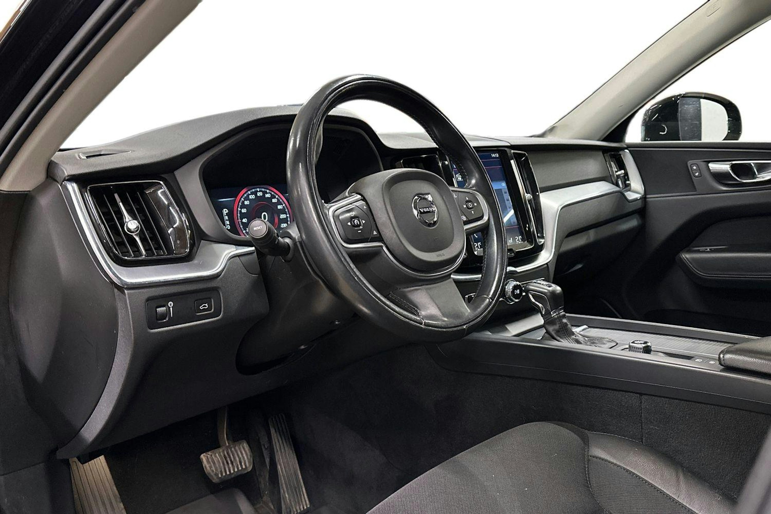 musta Volvo XC60 2018 kuva 7.