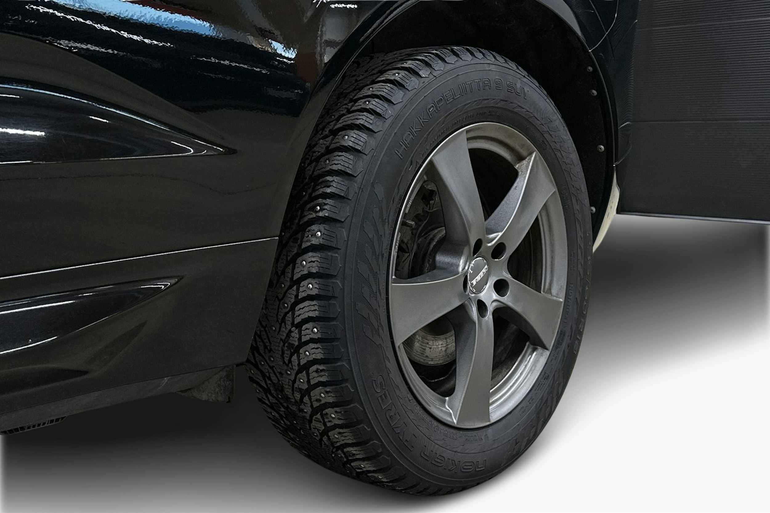 musta Volvo XC60 2018 kuva 11.