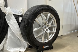 musta Volvo XC60 2018 kuva 13.