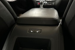 musta Volvo XC60 2018 kuva 15.