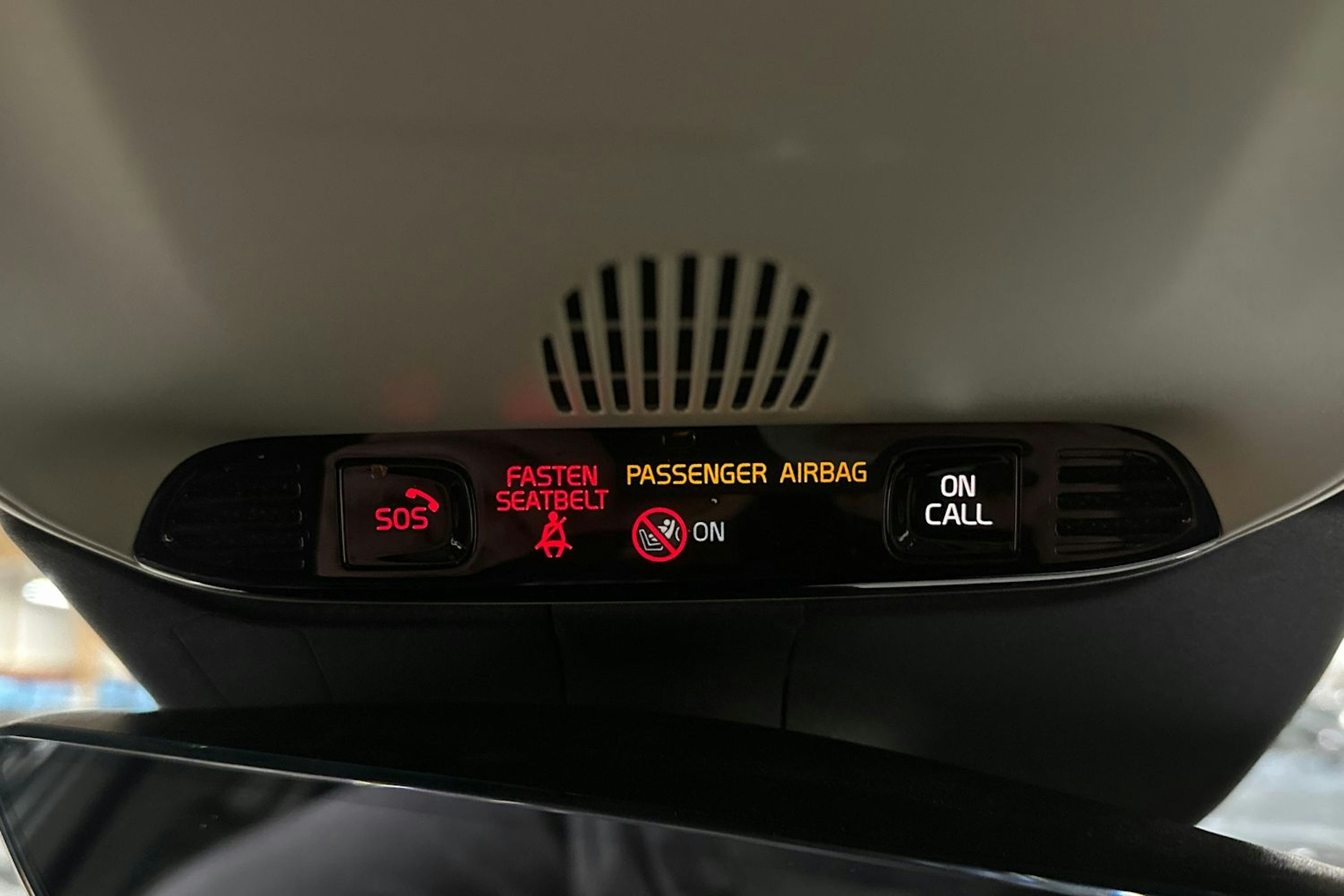 musta Volvo XC60 2018 kuva 22.