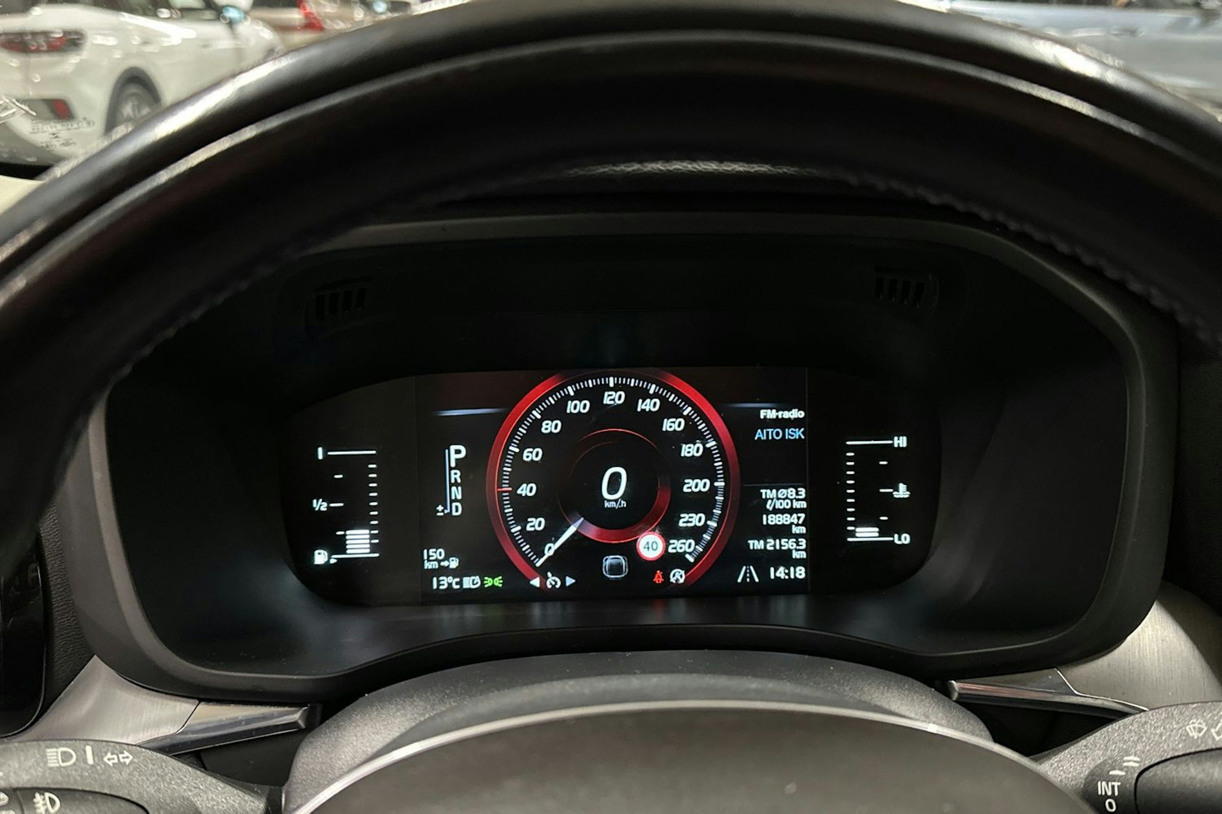 musta Volvo XC60 2018 kuva 23.