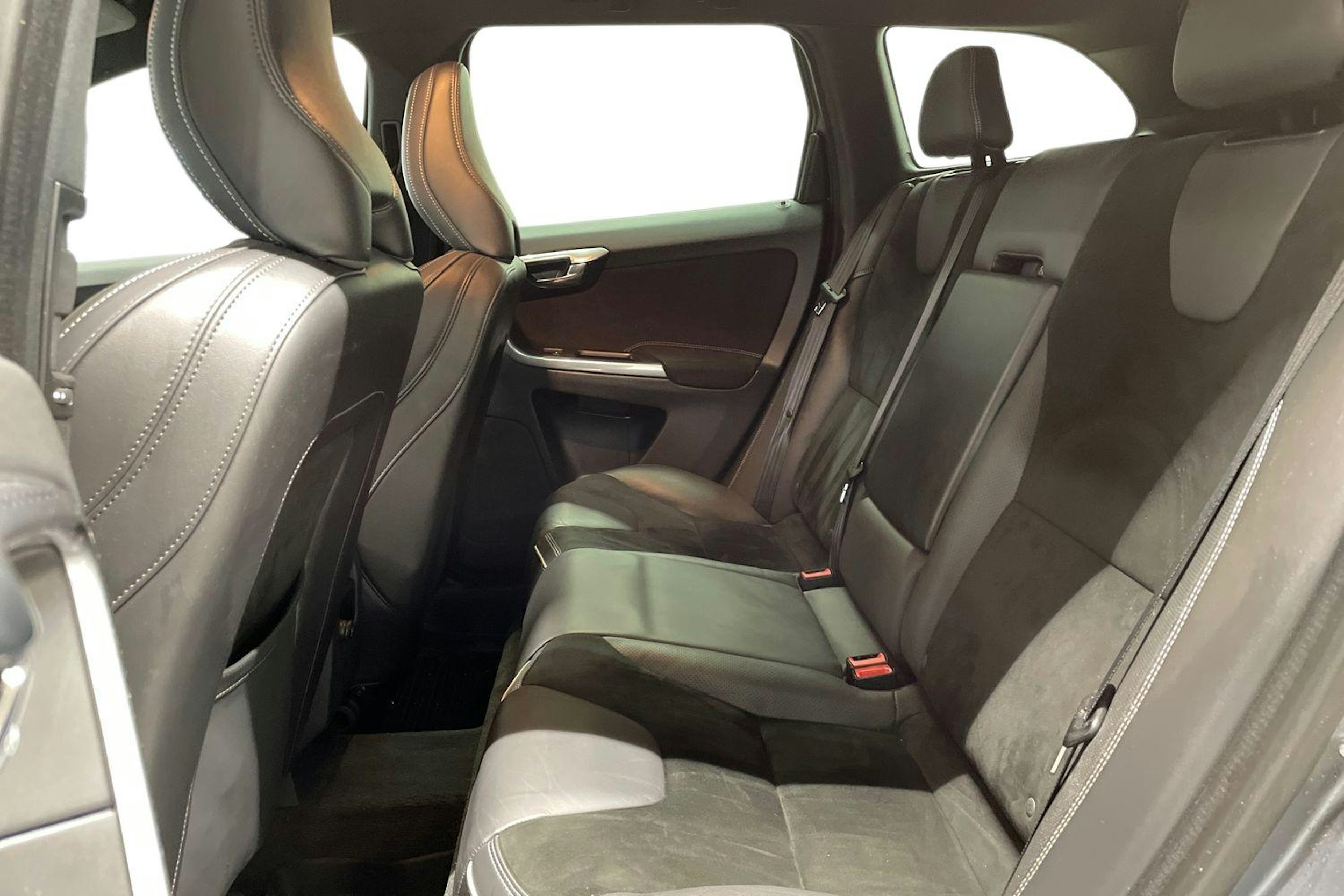 harmaa Volvo XC60 2017 kuva 10.