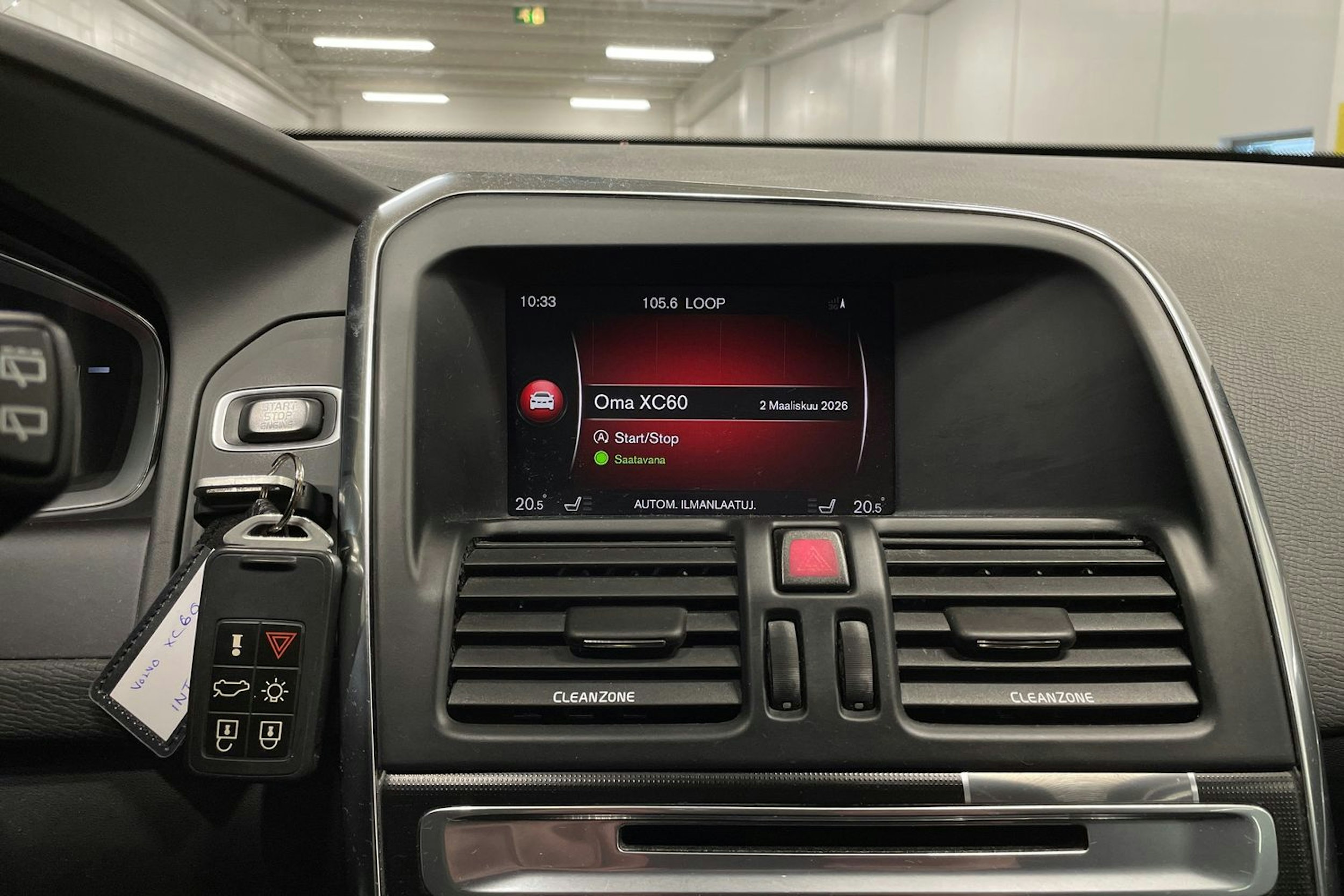 harmaa Volvo XC60 2017 kuva 17.