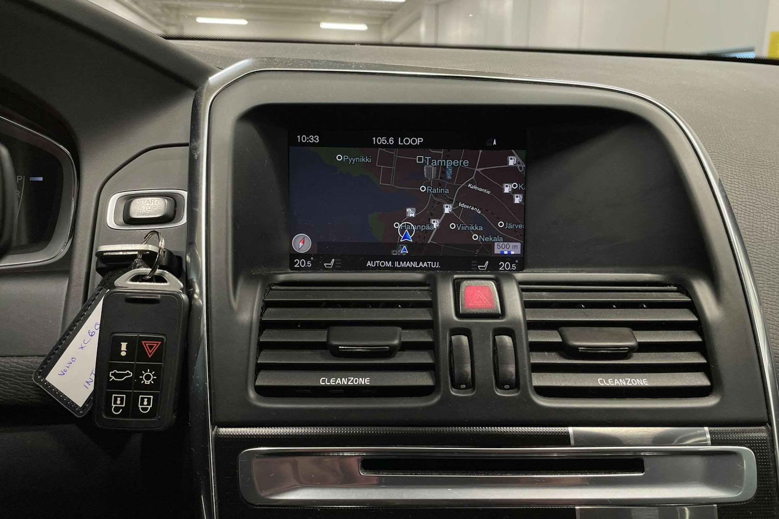 harmaa Volvo XC60 2017 kuva 18.