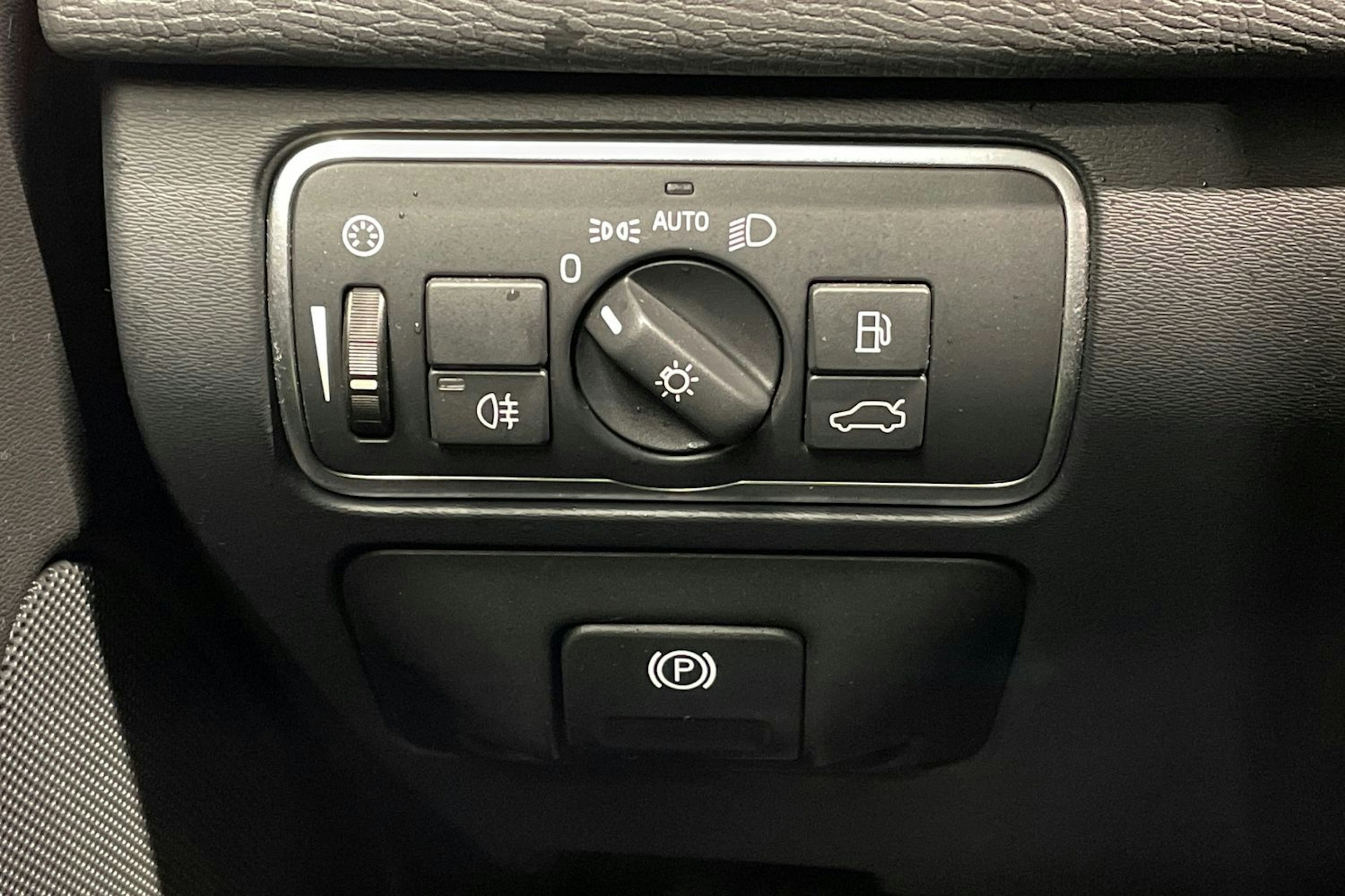 harmaa Volvo XC60 2017 kuva 21.