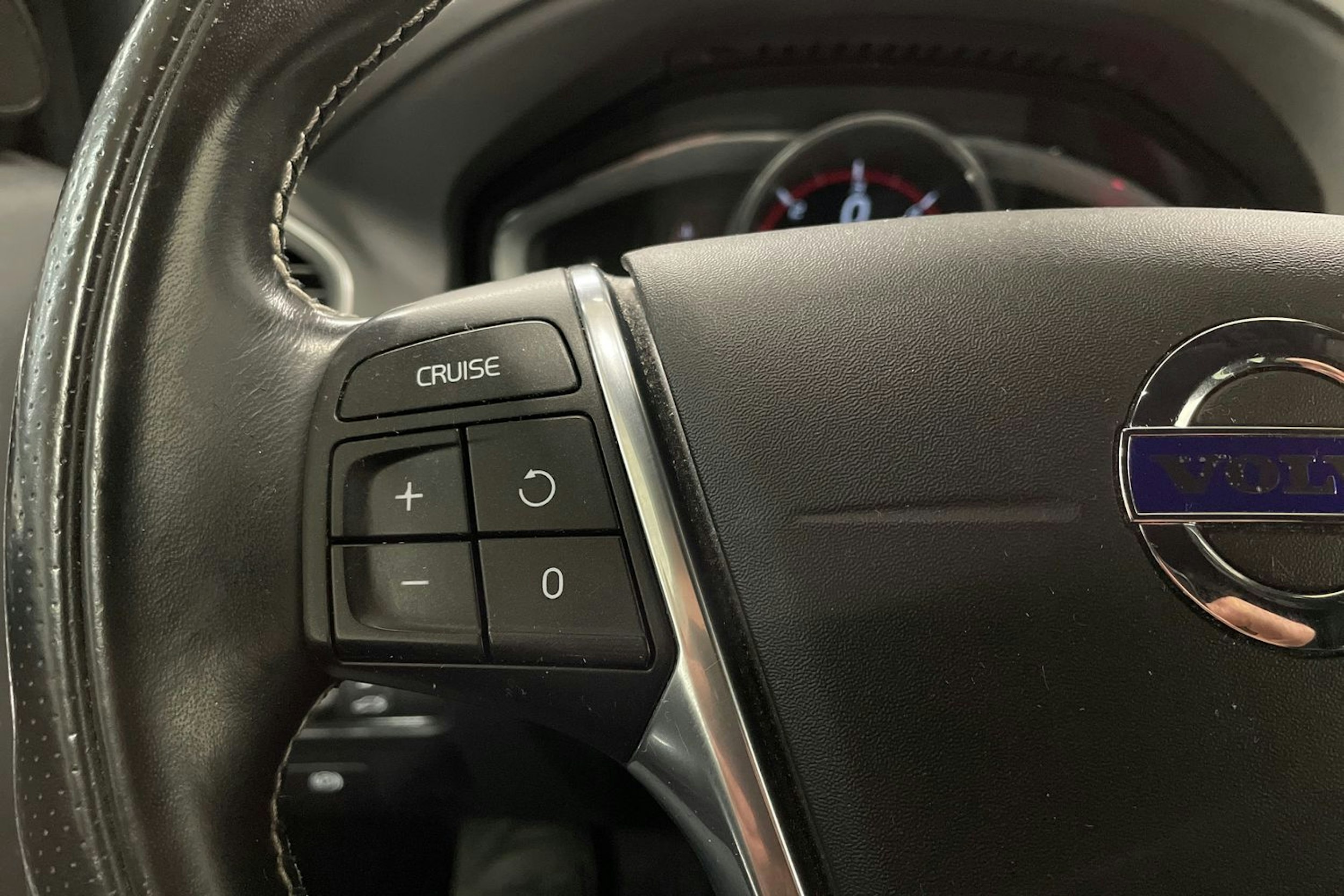 harmaa Volvo XC60 2017 kuva 22.