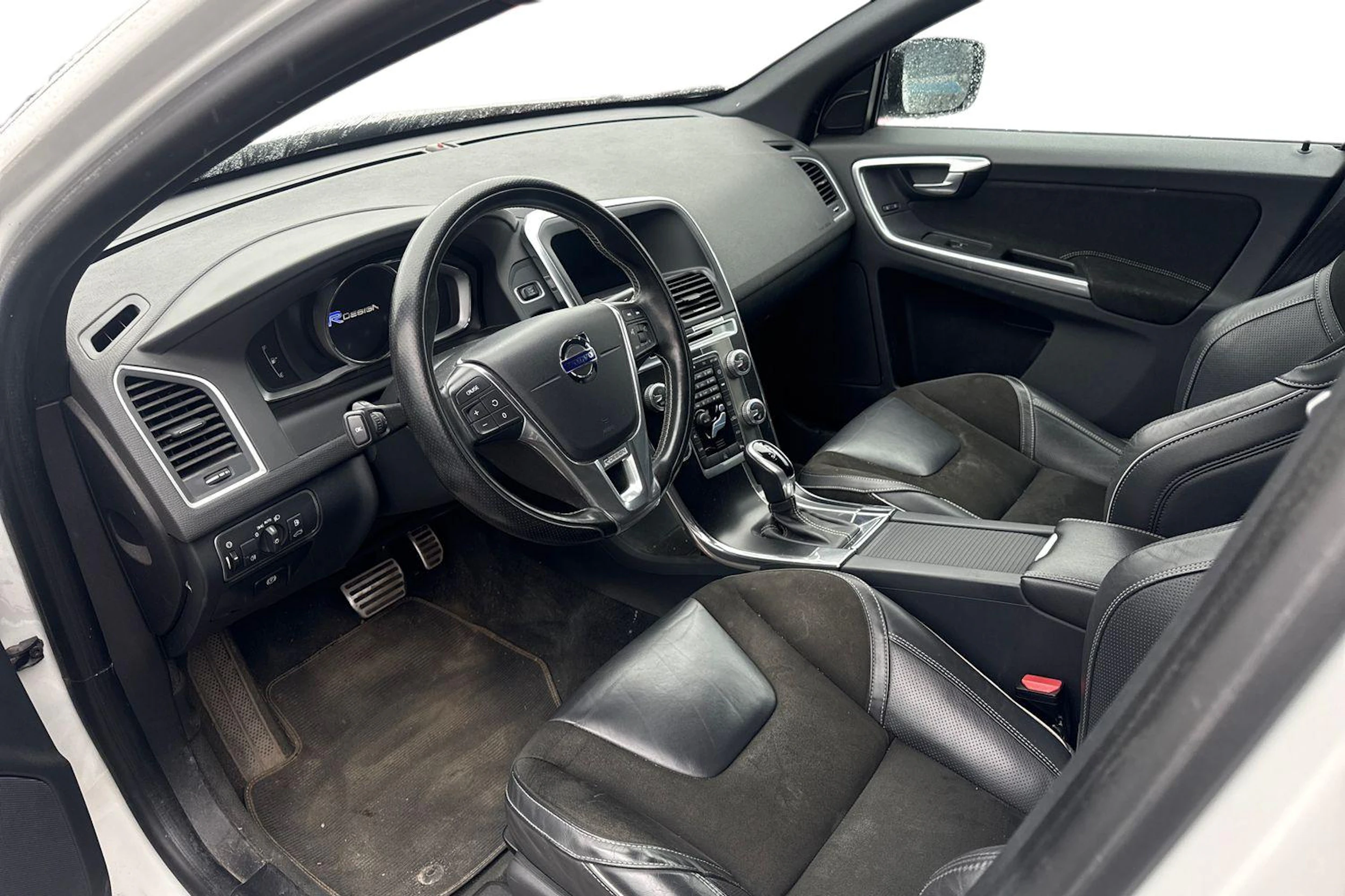 valkoinen Volvo XC60 2017 kuva 3.