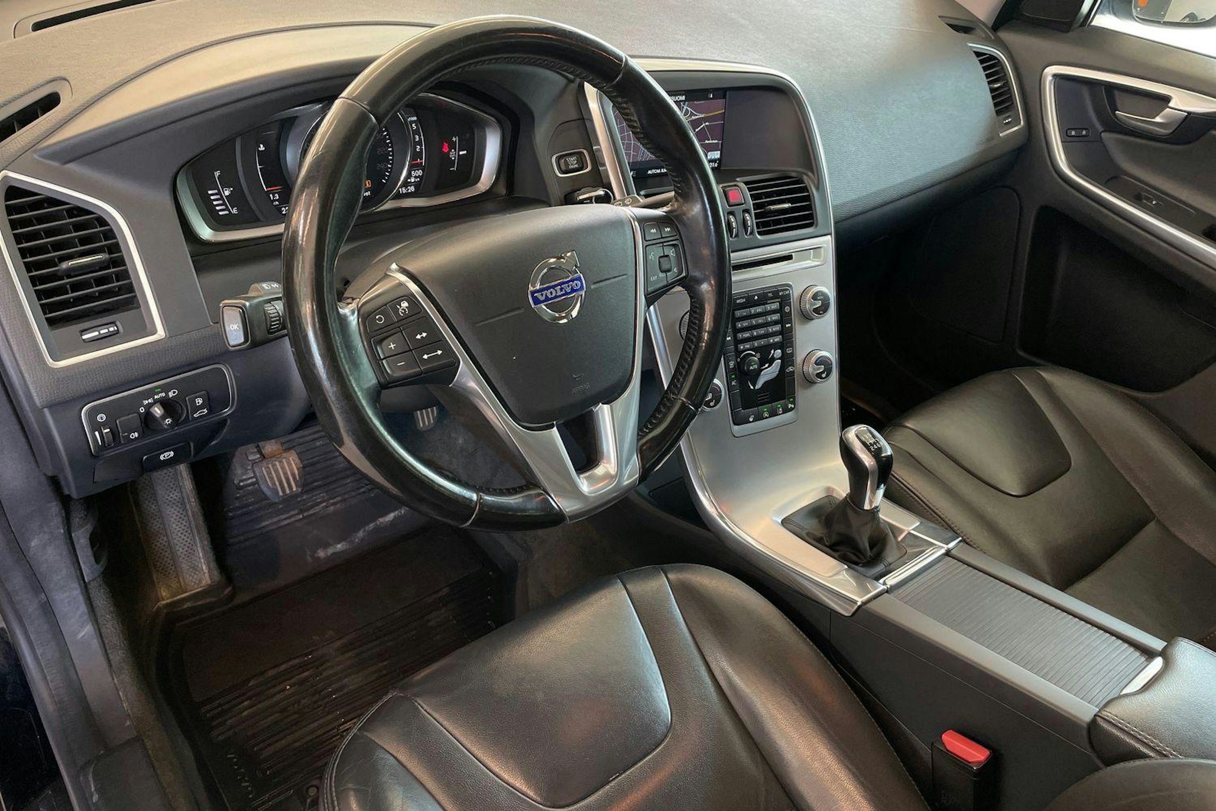 Musta Volvo XC60 2017 kuva 7.
