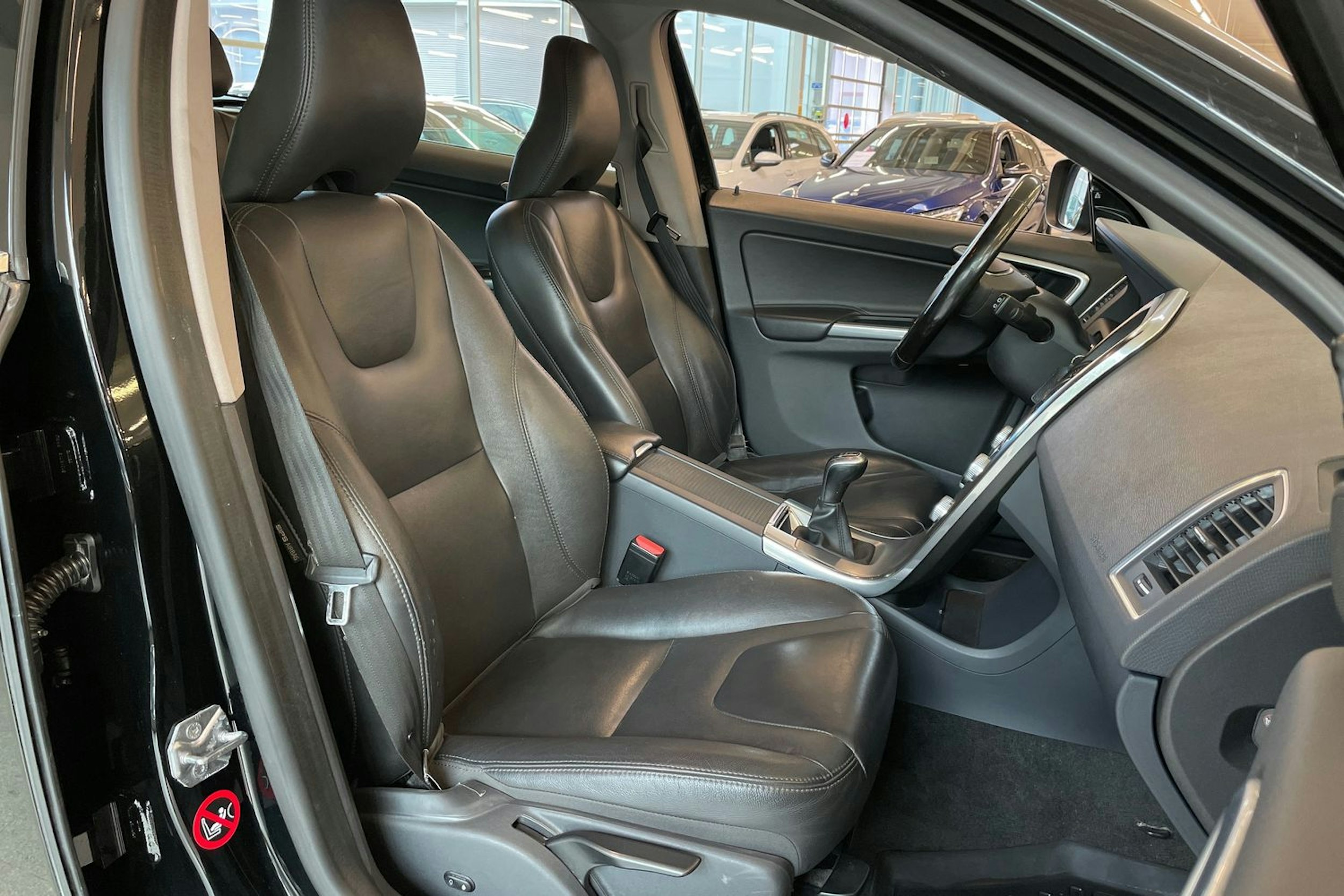 Musta Volvo XC60 2017 kuva 28.