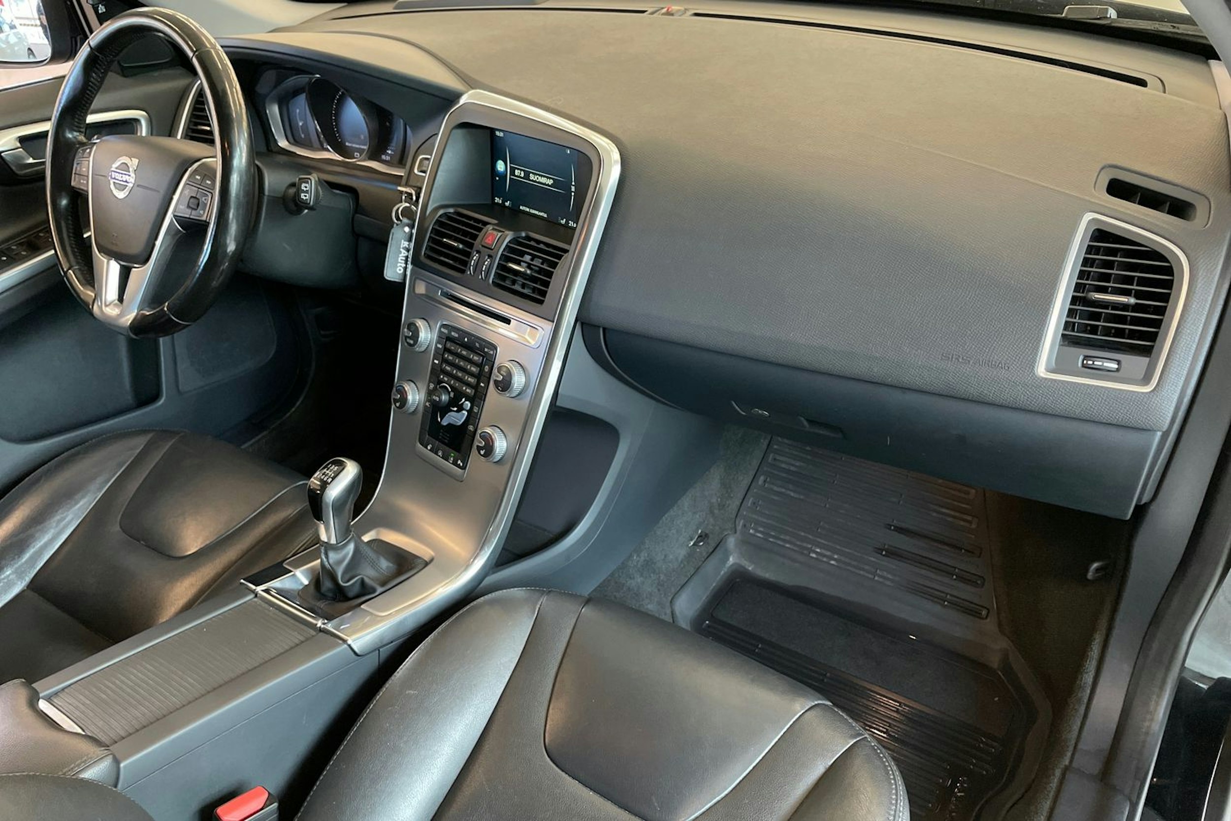 Musta Volvo XC60 2017 kuva 29.