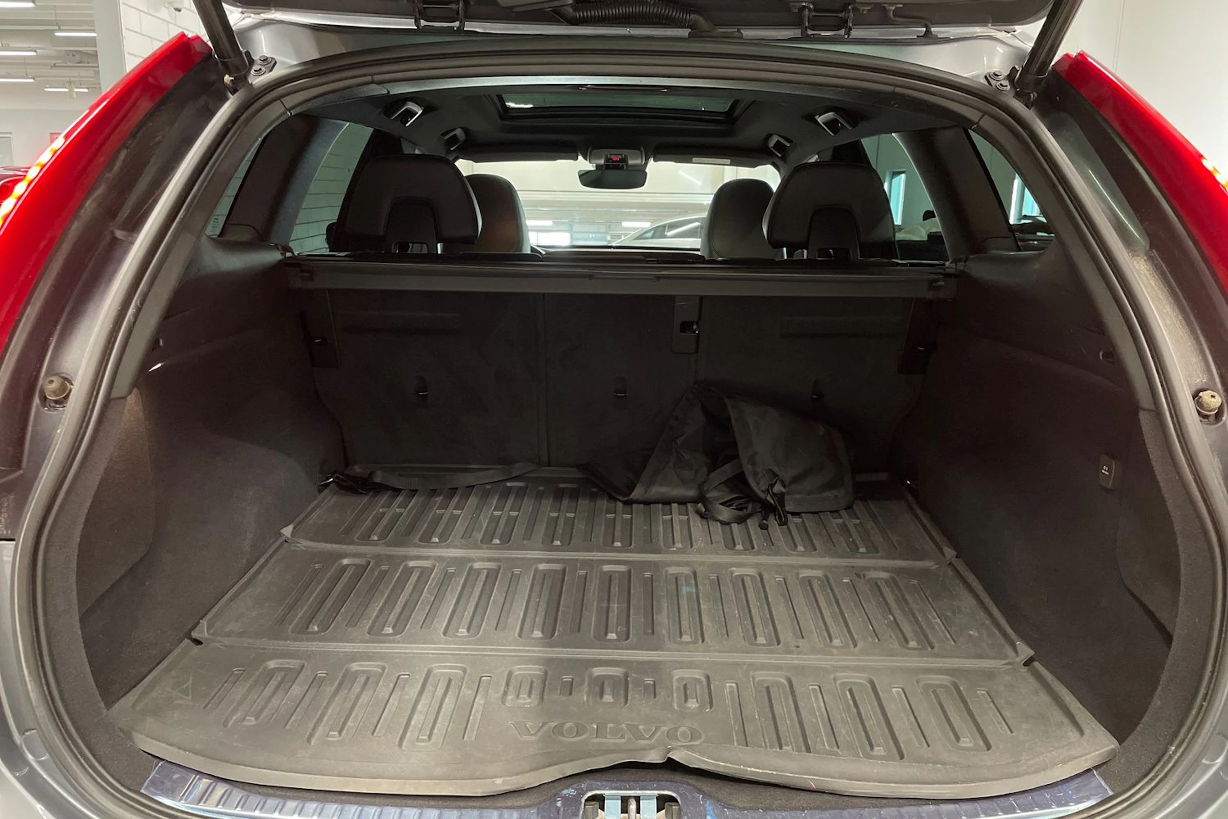 met. harmaa Volvo XC60 2017 kuva 12.