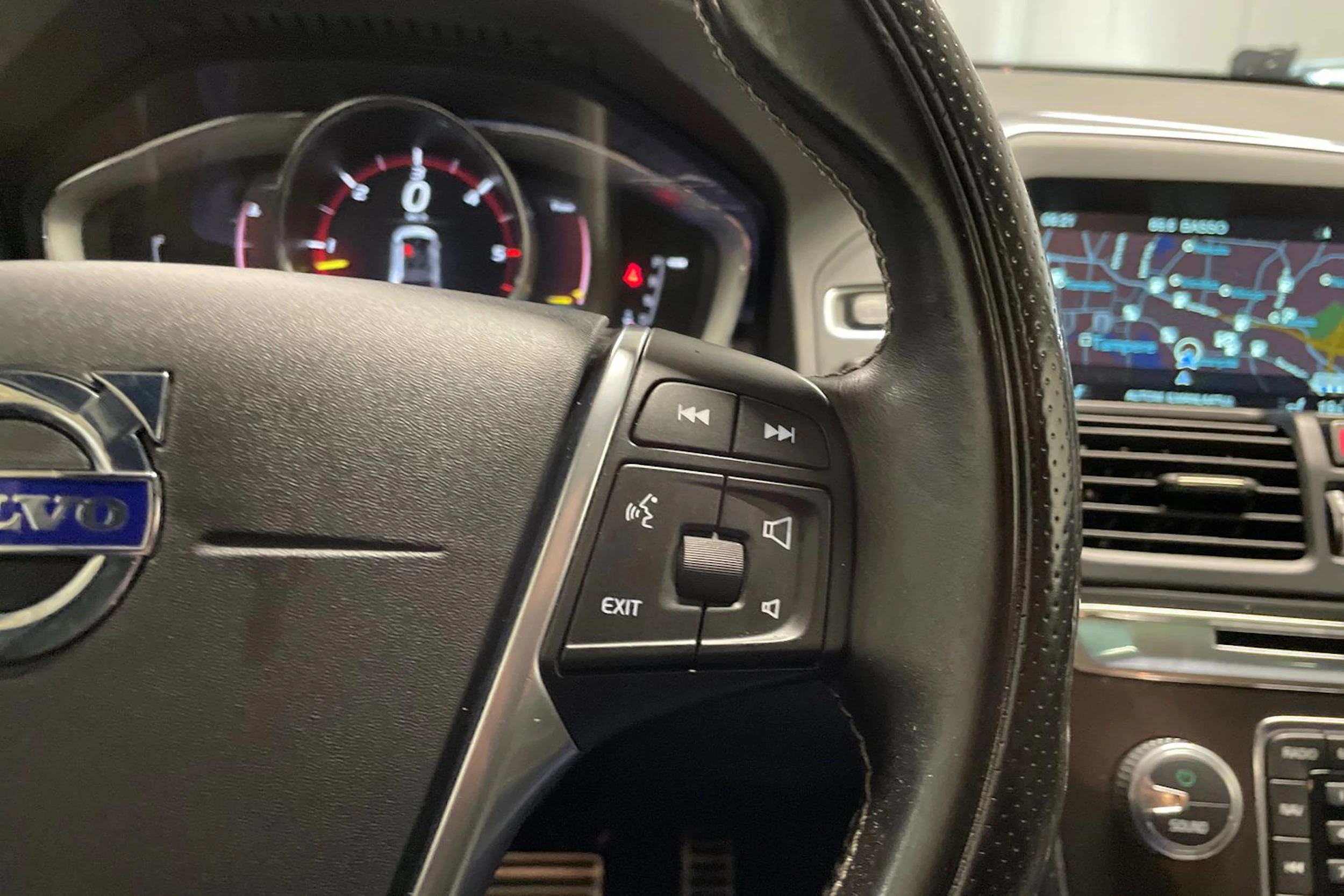 met. harmaa Volvo XC60 2017 kuva 19.