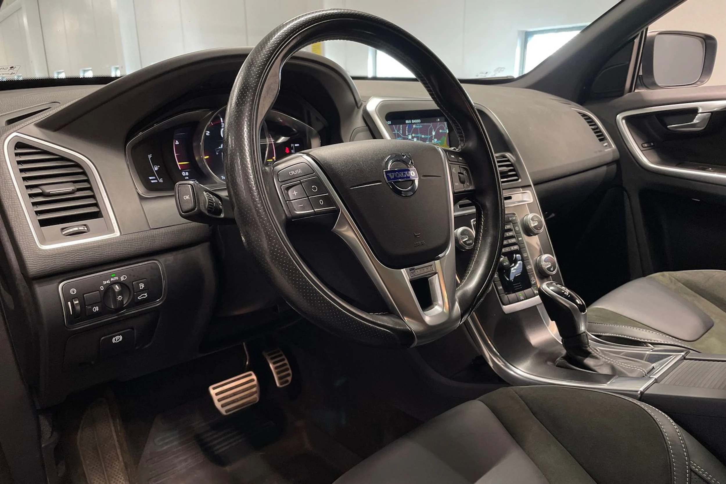 met. harmaa Volvo XC60 2017 kuva 21.