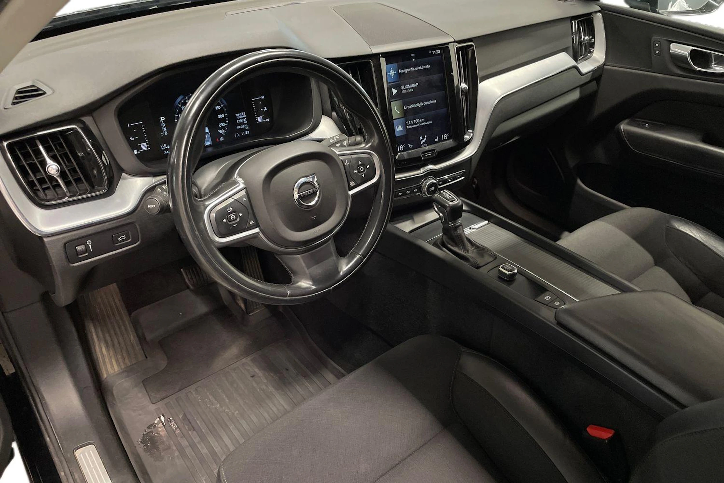 musta Volvo XC60 2017 kuva 6.