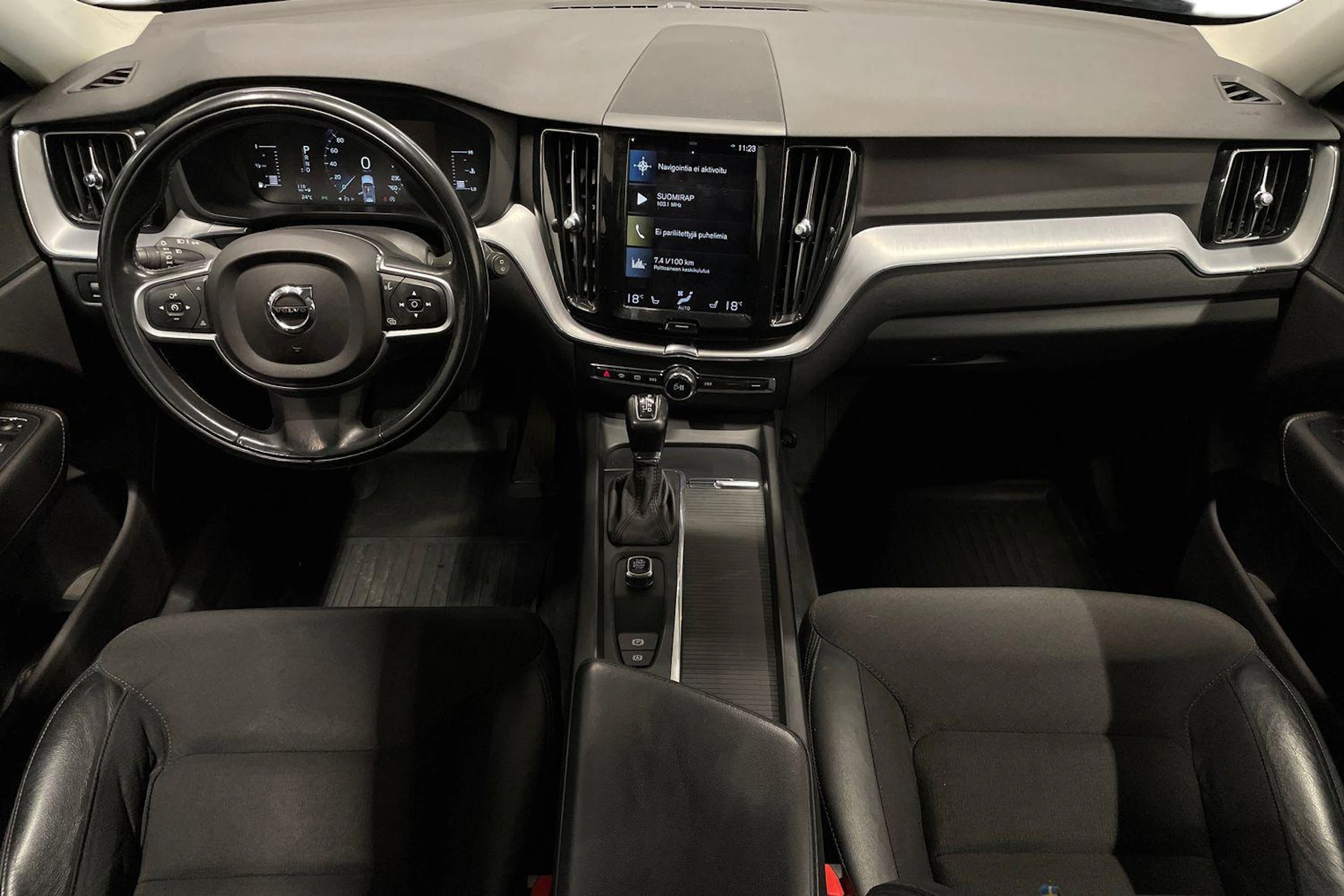 musta Volvo XC60 2017 kuva 7.