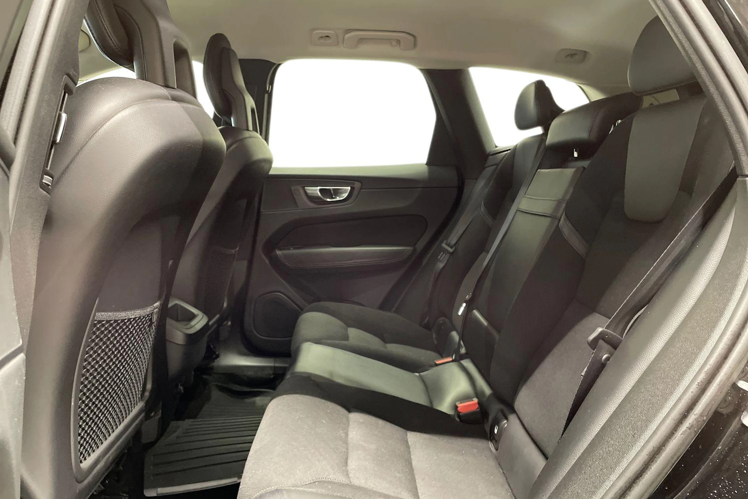 musta Volvo XC60 2017 kuva 8.