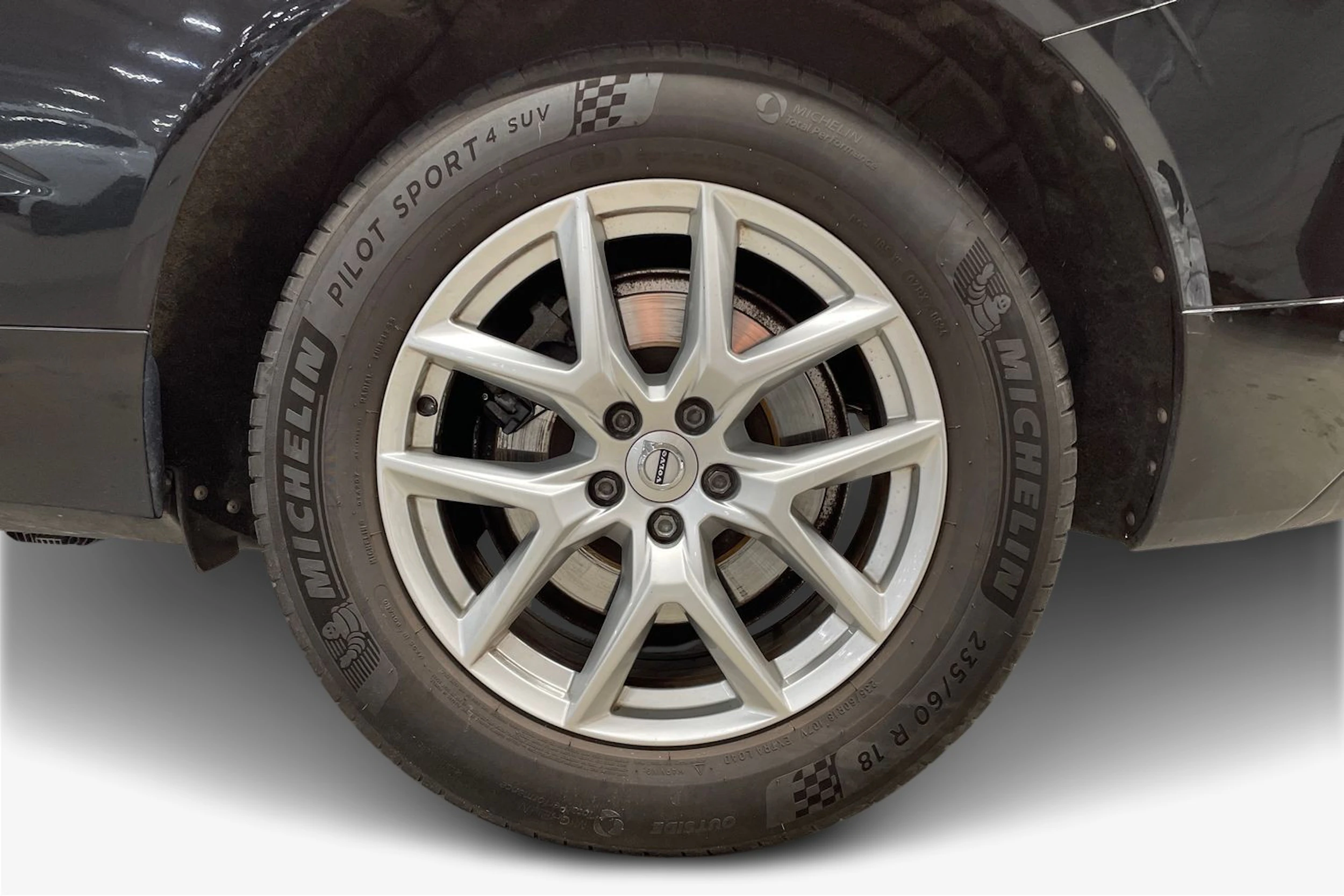 musta Volvo XC60 2017 kuva 9.