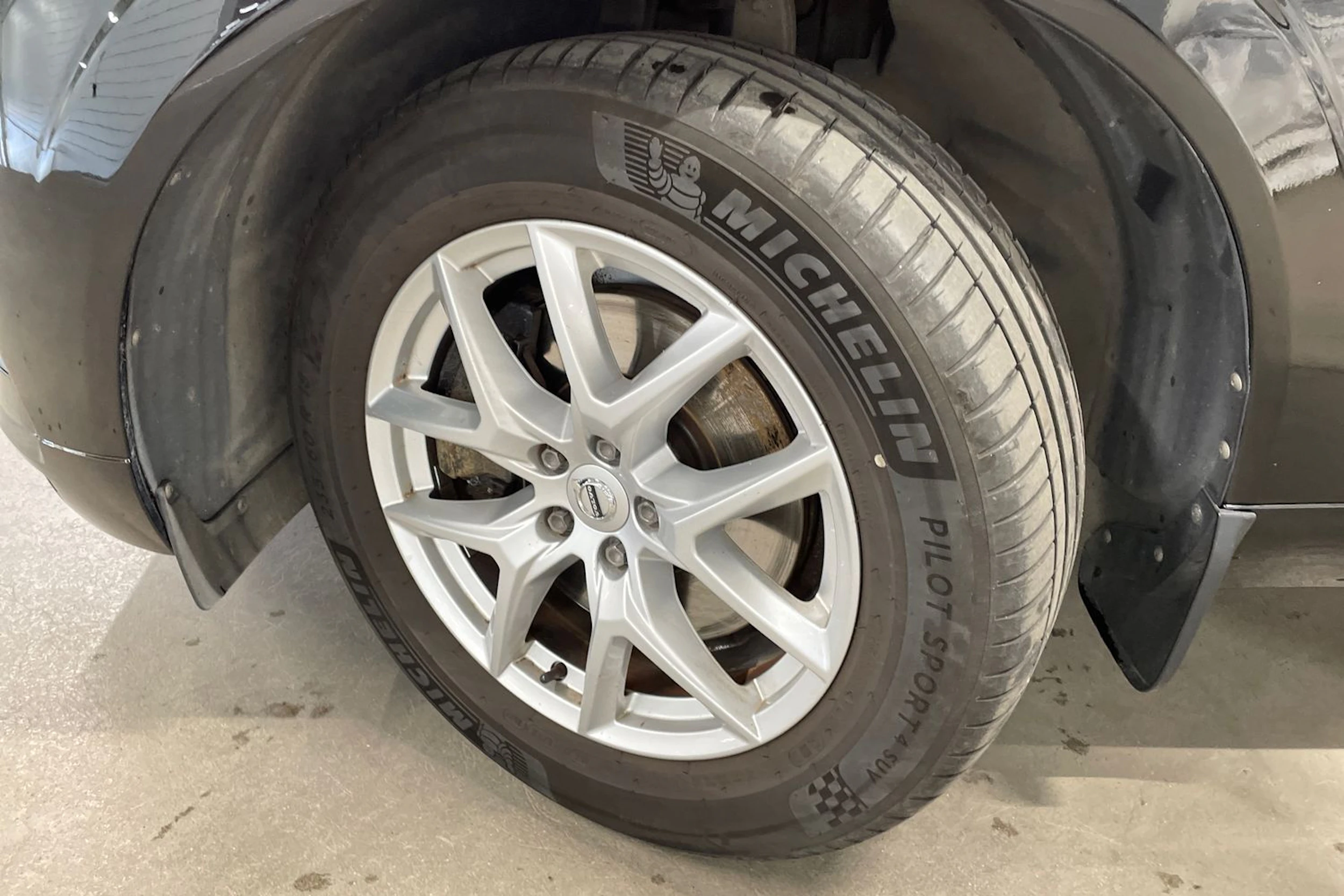musta Volvo XC60 2017 kuva 10.