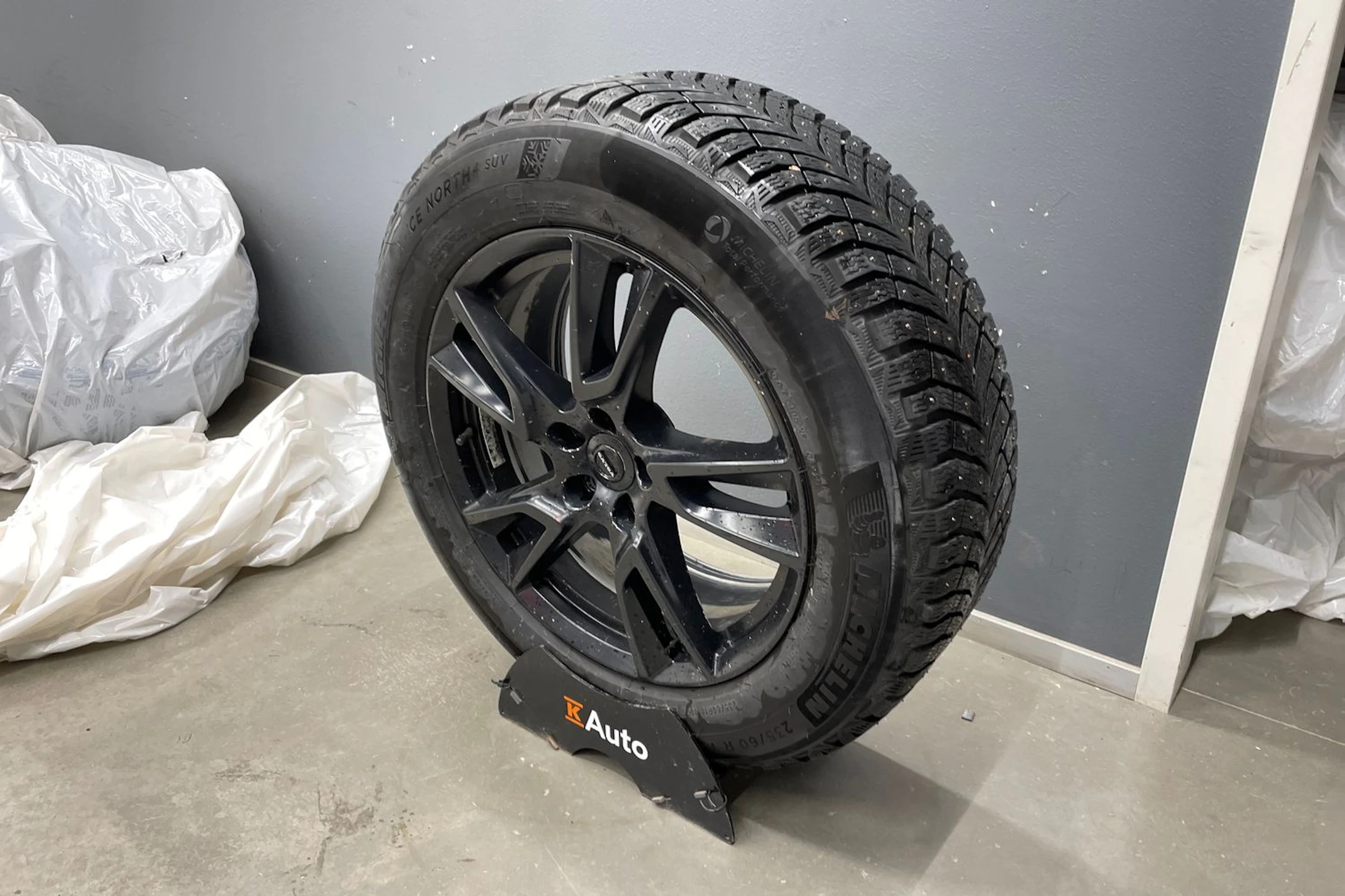 musta Volvo XC60 2017 kuva 11.