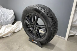 musta Volvo XC60 2017 kuva 11.