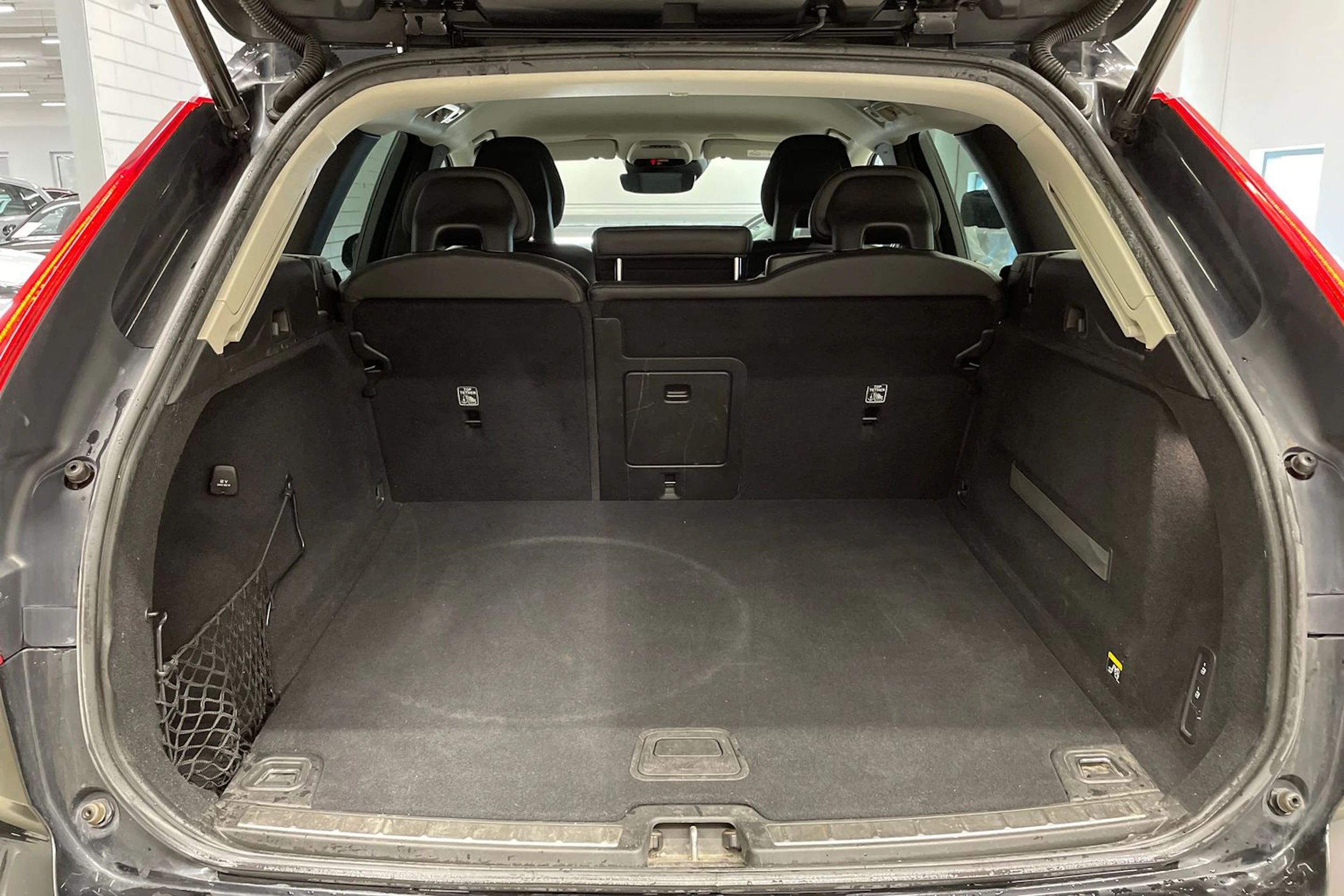 musta Volvo XC60 2017 kuva 12.