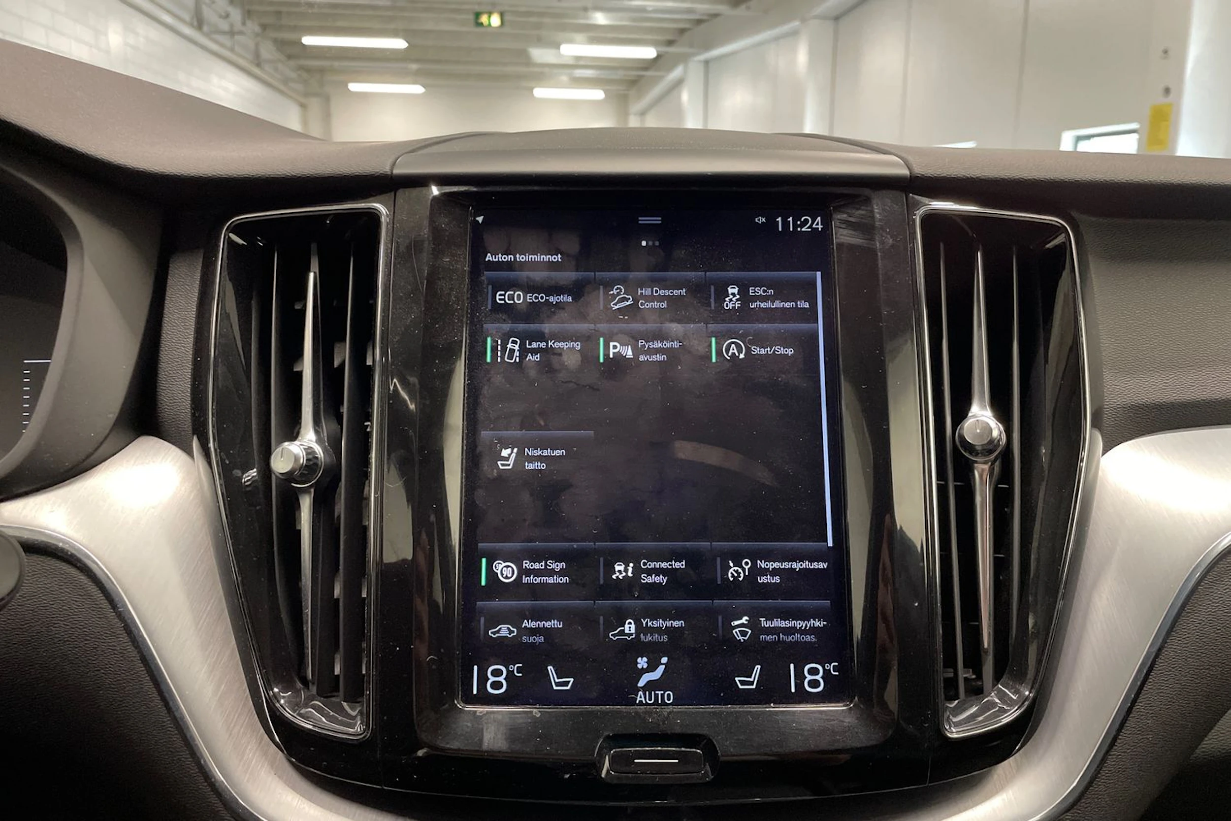 musta Volvo XC60 2017 kuva 15.