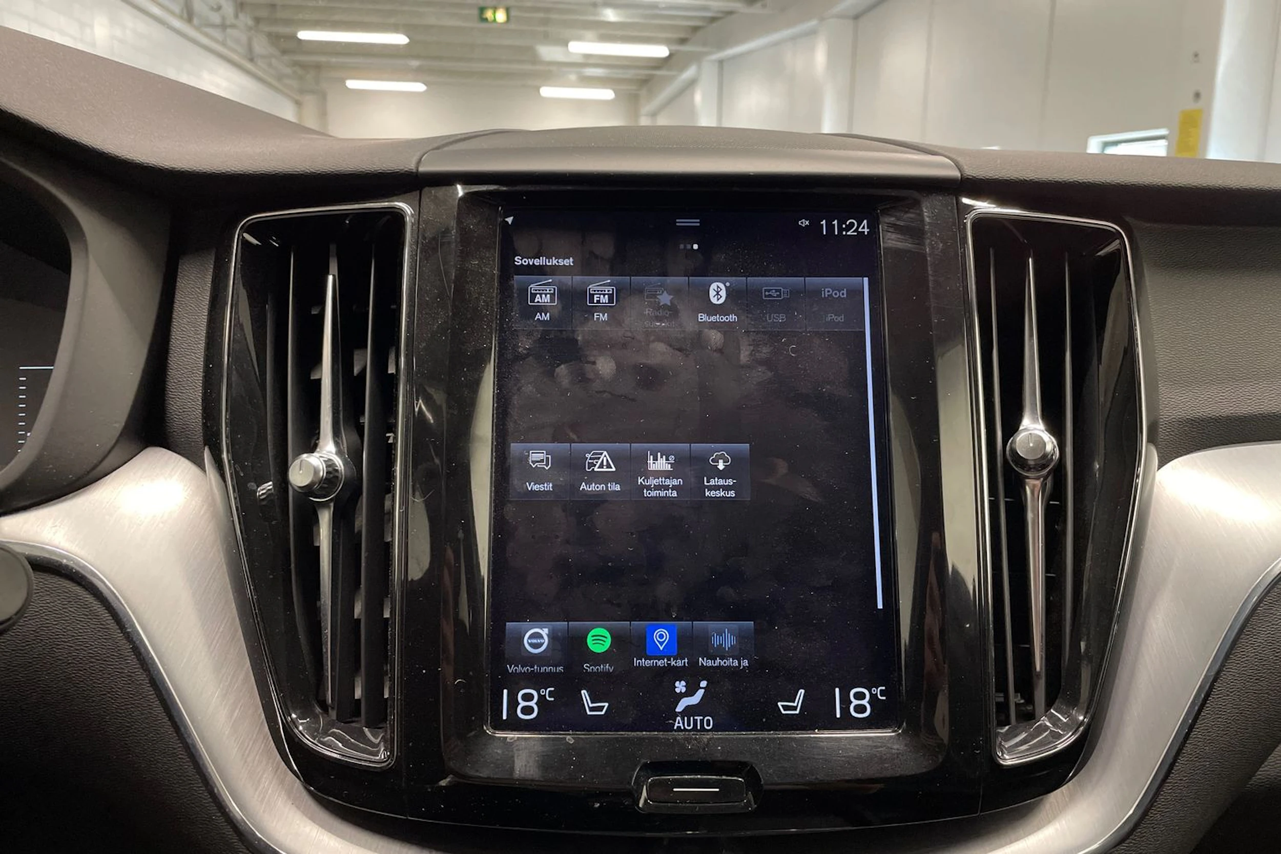 musta Volvo XC60 2017 kuva 16.