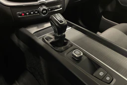 musta Volvo XC60 2017 kuva 17.