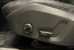 musta Volvo XC60 2017 kuva 21.