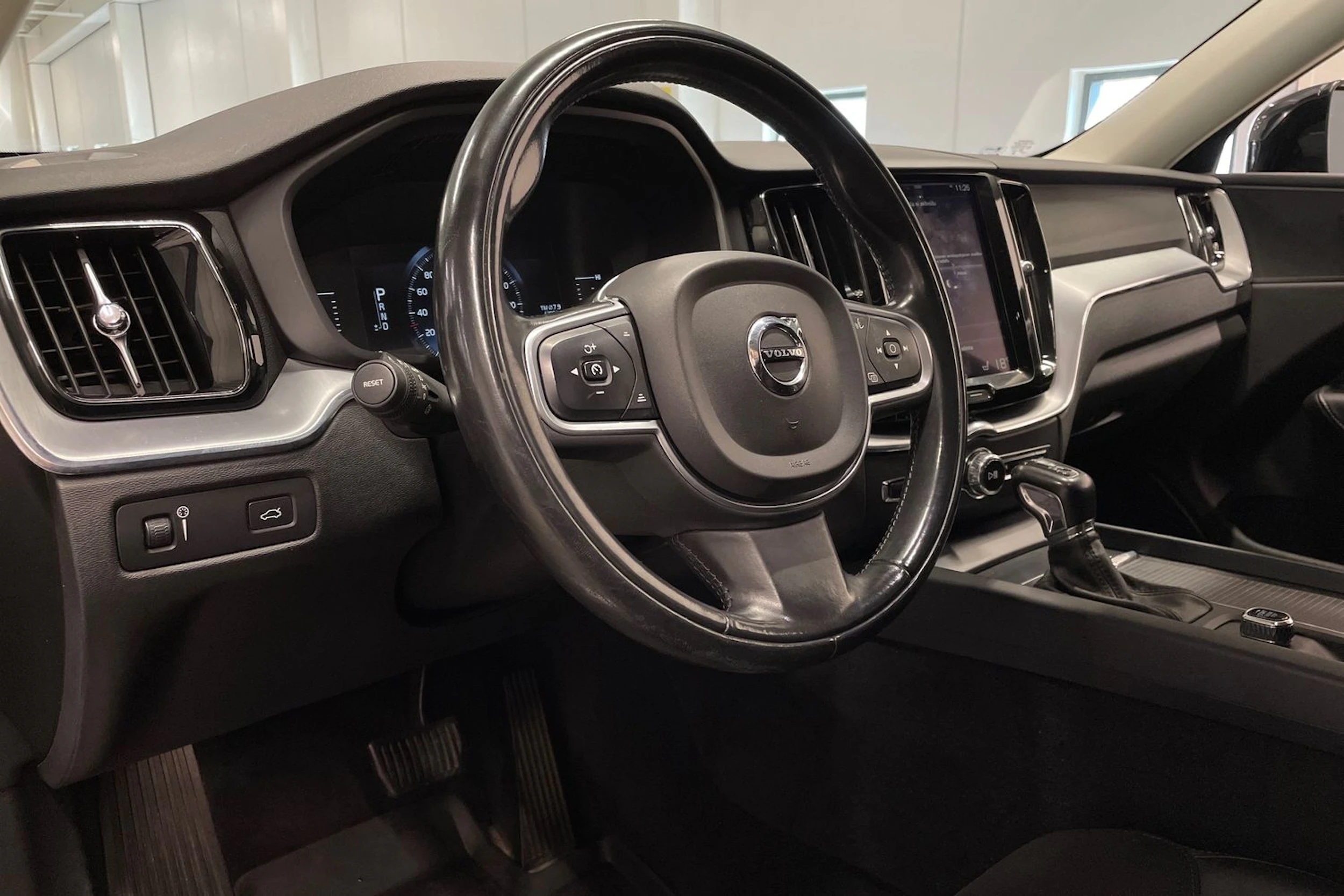 musta Volvo XC60 2017 kuva 22.