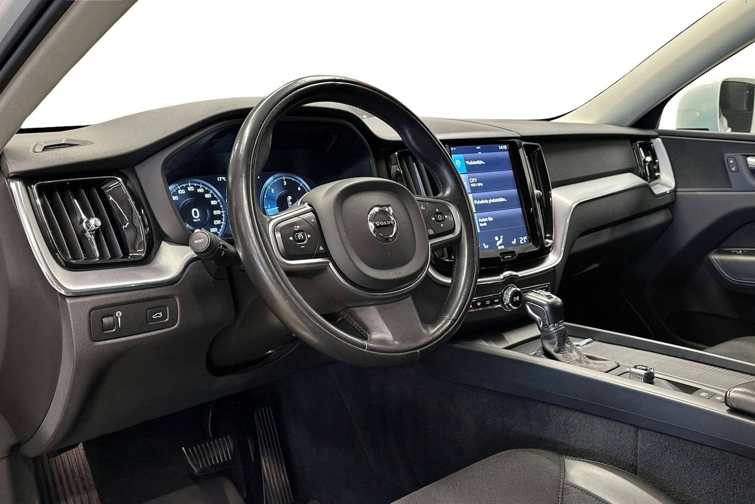 valkoinen Volvo XC60 2017 kuva 6.