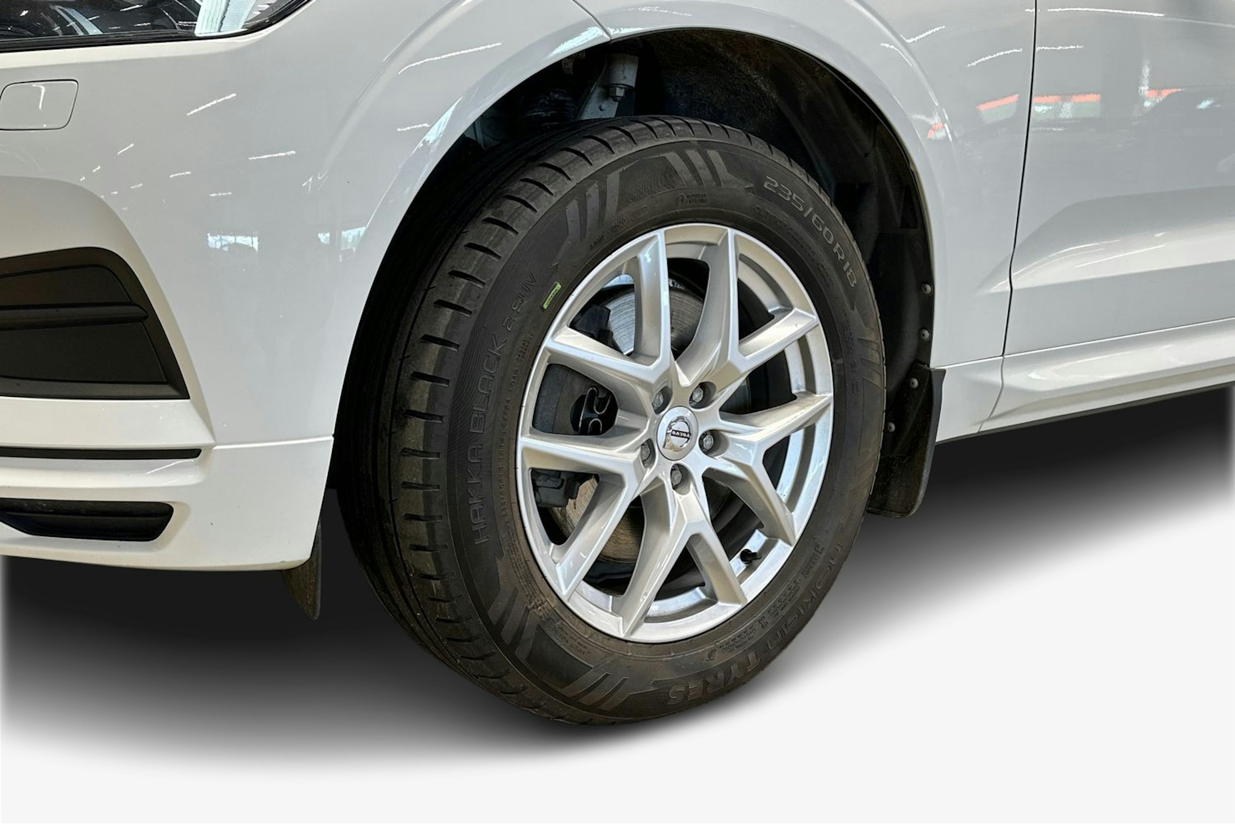 valkoinen Volvo XC60 2017 kuva 9.