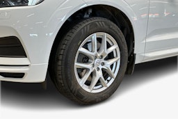 valkoinen Volvo XC60 2017 kuva 9.