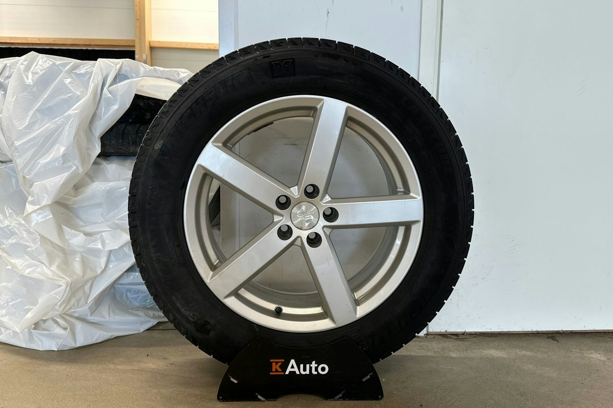 valkoinen Volvo XC60 2017 kuva 10.