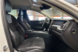 valkoinen Volvo XC60 2017 kuva 12.