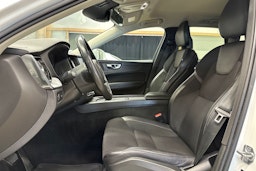 valkoinen Volvo XC60 2017 kuva 13.