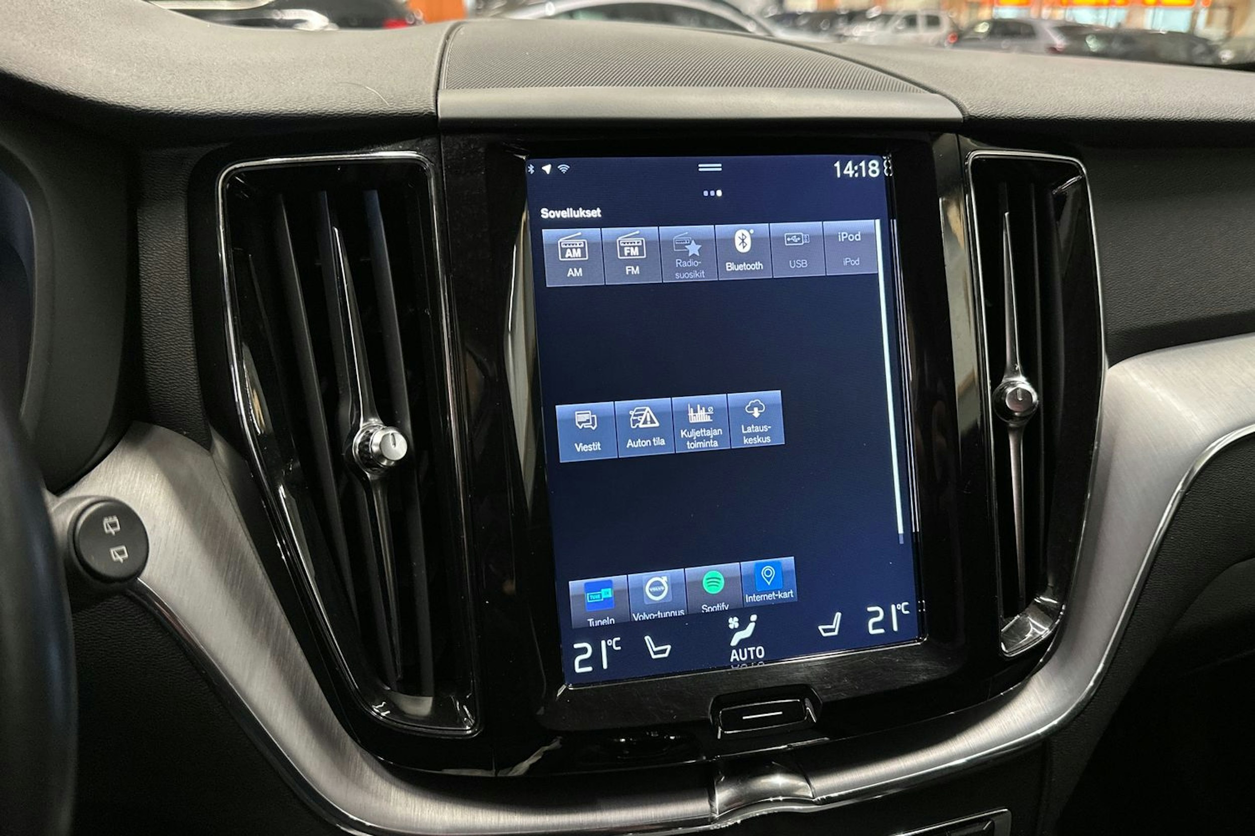 valkoinen Volvo XC60 2017 kuva 14.