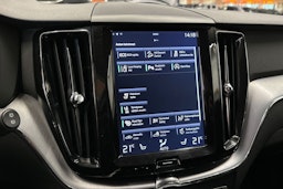 valkoinen Volvo XC60 2017 kuva 15.