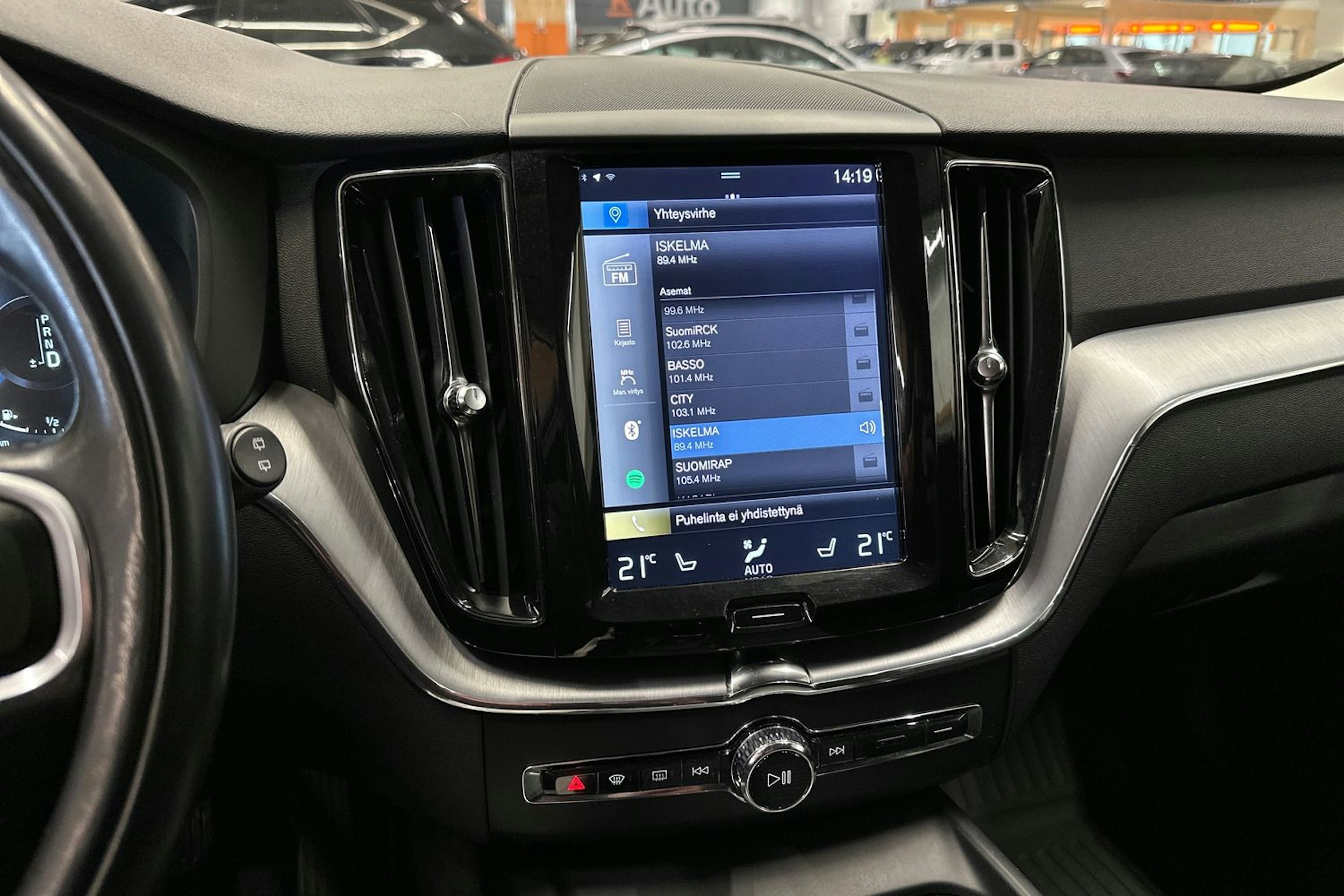 valkoinen Volvo XC60 2017 kuva 17.