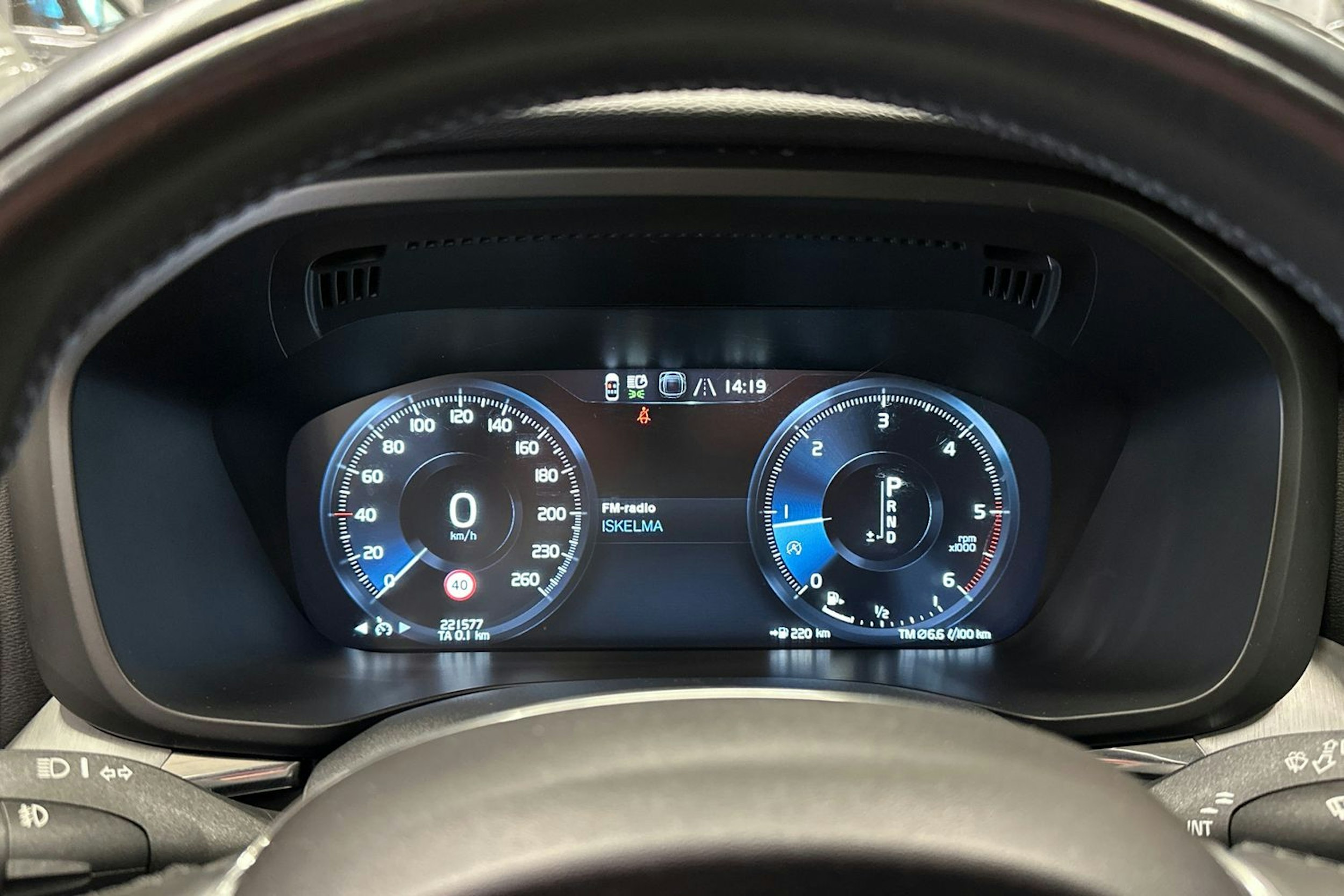 valkoinen Volvo XC60 2017 kuva 18.