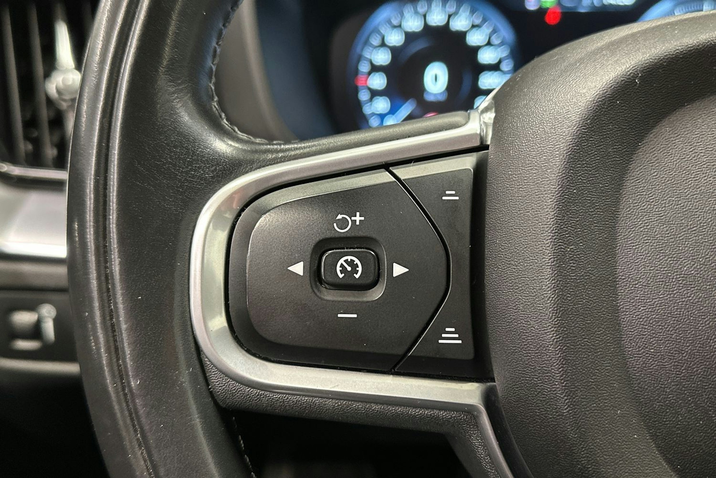 valkoinen Volvo XC60 2017 kuva 19.
